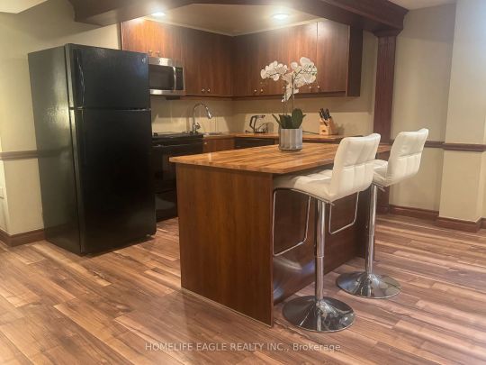 Detached Home For Lease | N9246977 - Photo 1