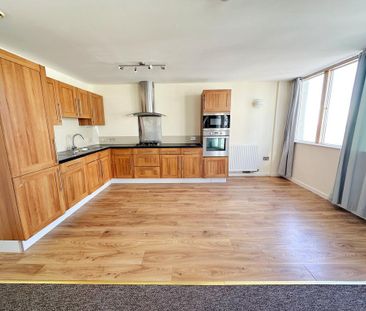 3 bedroom flat to rent - Photo 1