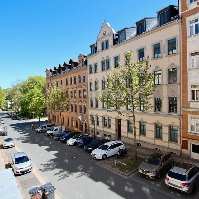 mitten auf dem Schloßberg • 2 Zimmer • neues Laminat • mit Balkon • mit Küche • zur Miete - Photo 1