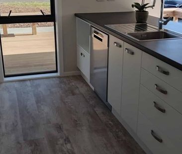 THREE BEDROOM HOUSE - LEVIN - Photo 2