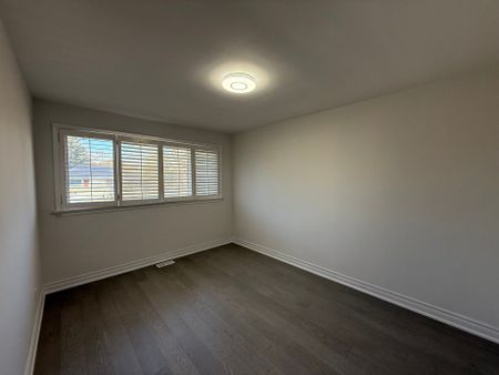 For Lease - 5 Silverview Drive Unit# Main and Upper, Toronto, Ontario - Photo 2