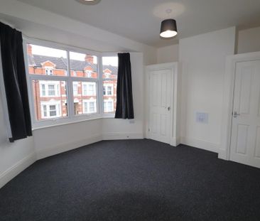 3 bedroom apartment to rent - Photo 4