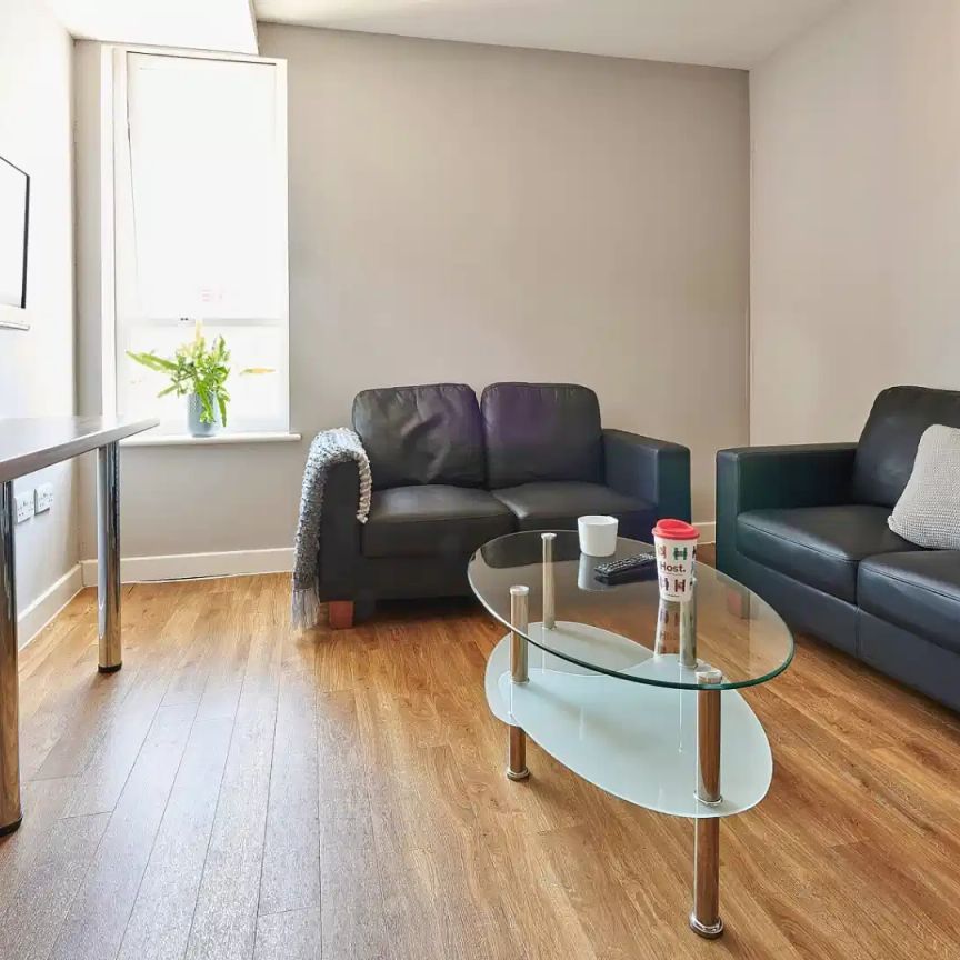 Classic En-suite in a 6-bed flat - Photo 1