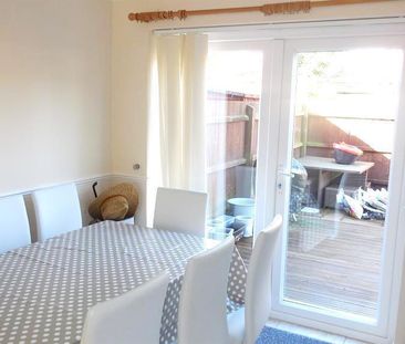 3 bedroom terraced house to rent - Photo 3