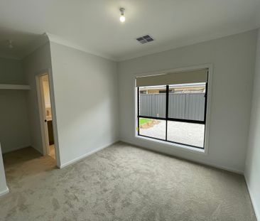 Spacious 3-Bedroom Family Home in the Heart of Tea Tree Gully! - Photo 6
