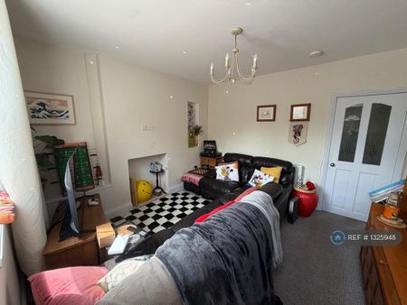 2 bedroom terraced house to rent - Photo 2