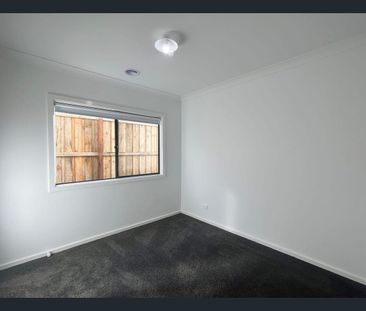 5 Frangipani Way, Mickleham, Vic 3064 - Photo 1