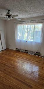 Beau 4 1/2 avec bureau (haut de duplex) - Photo 3