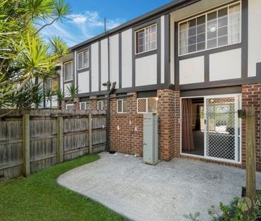 Quality 3 bedroom townhouse in a great estate - Photo 2