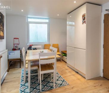 5 bedroom end of terrace house to rent - Photo 4