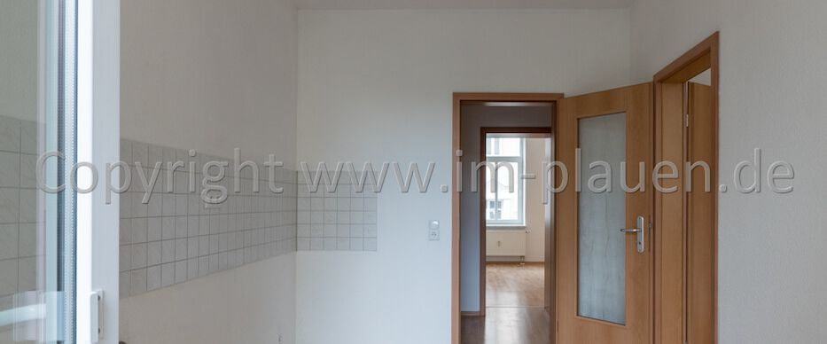 Balkon, modernes Bad mit Dusche, Hochparterre - 2 Zimmerwohnung in Plauen Haselbrunn zur Miete - Foto 1
