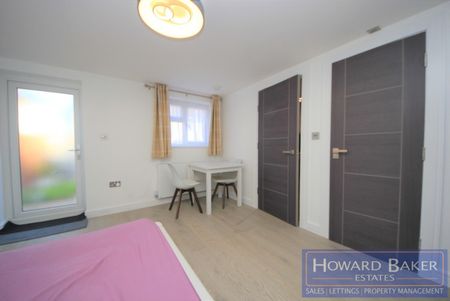 Maple Grove, Kingsbury, NW9 - Photo 2