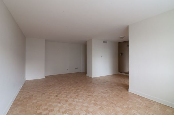 3555 Cote-des-Neiges Road - Photo 1