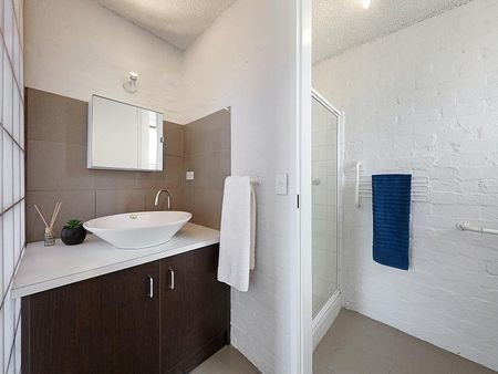 FANTASTIC ONE BEDROOM APARTMENT IN A SOUGHT AFTER LOCATION - Photo 5