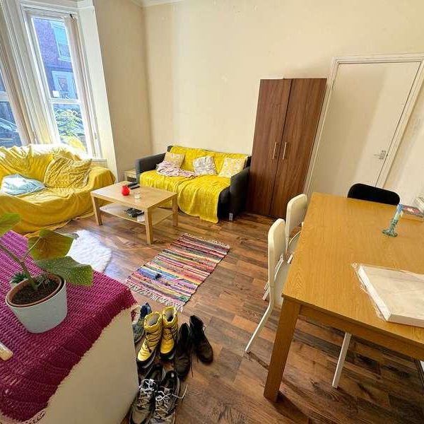 Norwood Terrace, Hyde Park, Leeds, LS6 - Photo 1