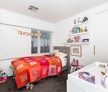 Family home minutes from local amenities - Photo 2