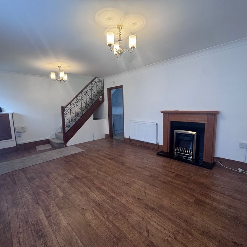 3 Bed Terraced House, Murray Square, E16 - Photo 1