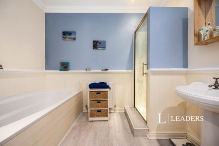 3 bedroom apartment to rent Western Parade, Southsea, Hampshire, PO5 - Photo 2