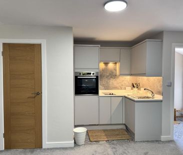 1 bedroom coach house to rent - Photo 5