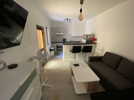 À Louer : Appartement T2 Meublé à Nîmes - Confort et Proximité de la ville - Photo 3