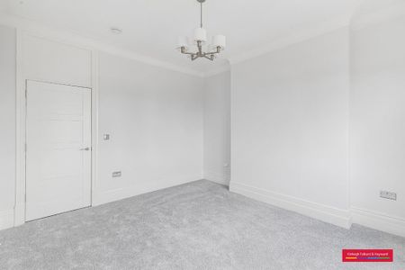 3 bedroom flat to rent - Photo 4