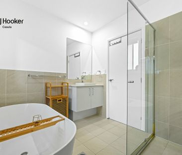 Modern Family Home - Photo 4