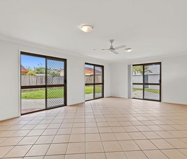 Spacious Benowa Home with Study & Room to Move - Photo 2