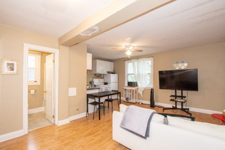 **ALL INCLUSIVE** 2 Bedroom Upper Unit in St. Catharines!! - Photo 5