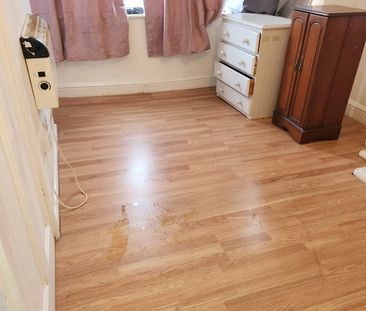Studio Flat, Evelyn Avenue, NW9 - Photo 1