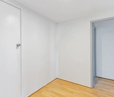 Low Maintenance Downstairs Living in Prime Redcliffe Location - Photo 2