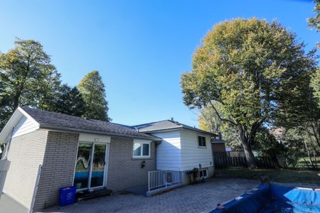 For Lease - 243 Acadia Drive, Oshawa, Ontario - Photo 5