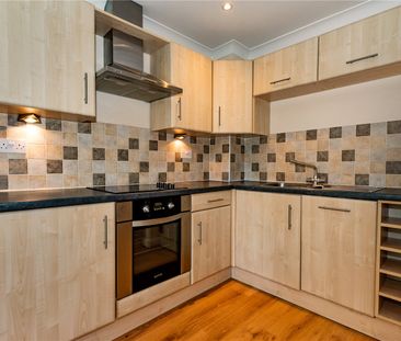 Hazel Gate, 1 Hazel Avenue, Farnborough, GU14 - Photo 5