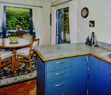golden circle town house - Photo 3