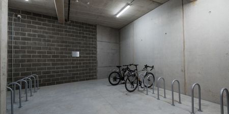 Duplex te huur in Schaarbeek voor € 2.100 met 4 slaapkamers - Photo 2