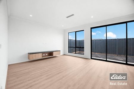 Brand-New Modern Family Living in the Heart of Cobblebank! - Photo 4