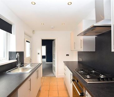 2 bedroom end of terrace house to rent - Photo 6