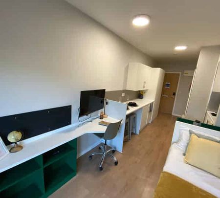 Studio Silver - Photo 5