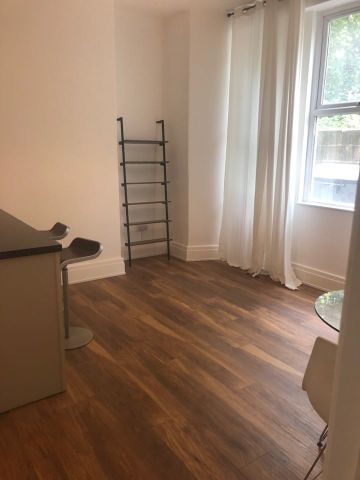 1 Bed Flat, Woburn House, SE20 - Photo 2