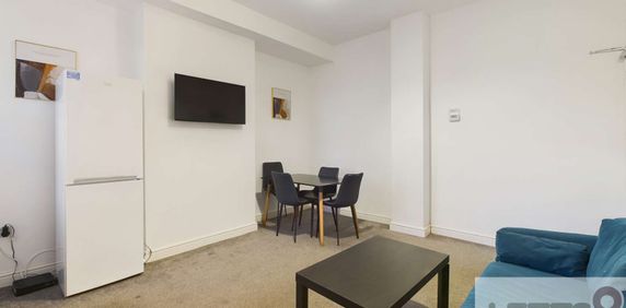 Lincoln Street Room 1 - Photo 2