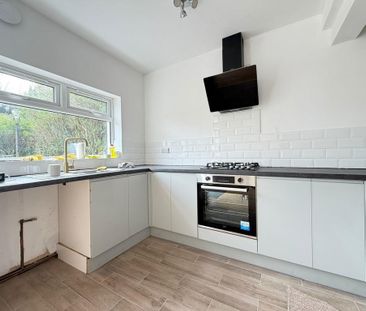 3 bedroom semi-detached house to rent - Photo 2