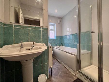 Portlands, Fairfield Avenue Bramley - Photo 2