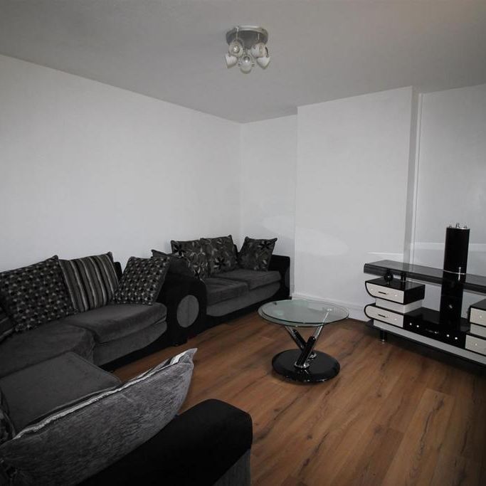 5 bedroom end of terrace house to rent - Photo 1