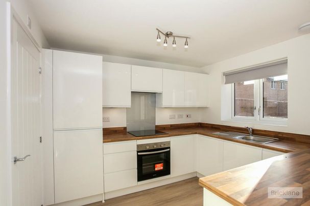4 bedroom property to rent - Photo 1