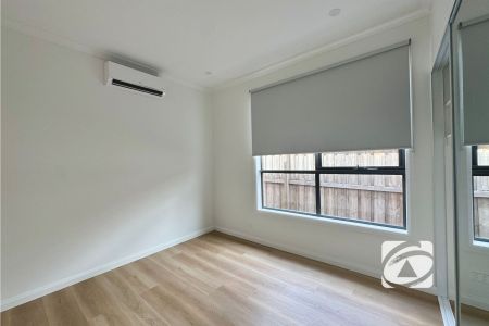 BRAND NEW MODERN HOME IN PERFECT LOCATION - Photo 5