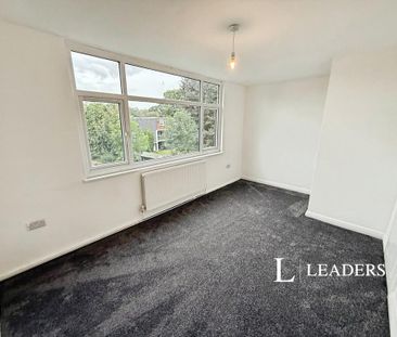 3 bedroom flat to rent - Photo 4
