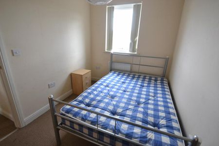 4 bedroom semi-detached house to rent - Photo 3