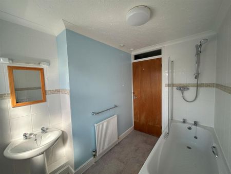 3 bedroom apartment to rent - Photo 5