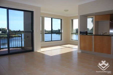 Stunning Townhouse with Prime Location and Breathtaking Views - Photo 5