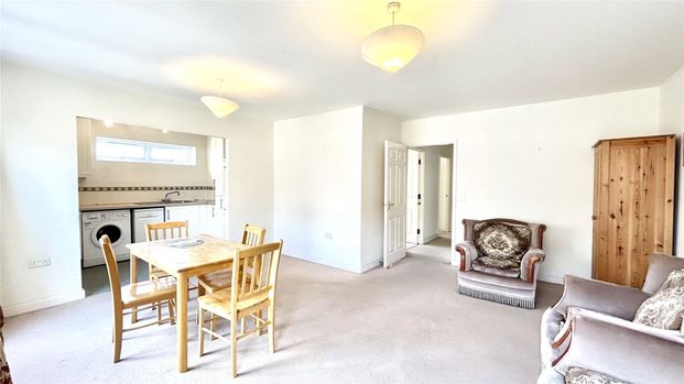 2 bedroom Flat in The Meridian, Reading - Photo 1