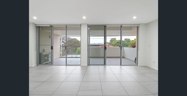 Spacious and Modern Two Bedroom Apartment - Photo 1